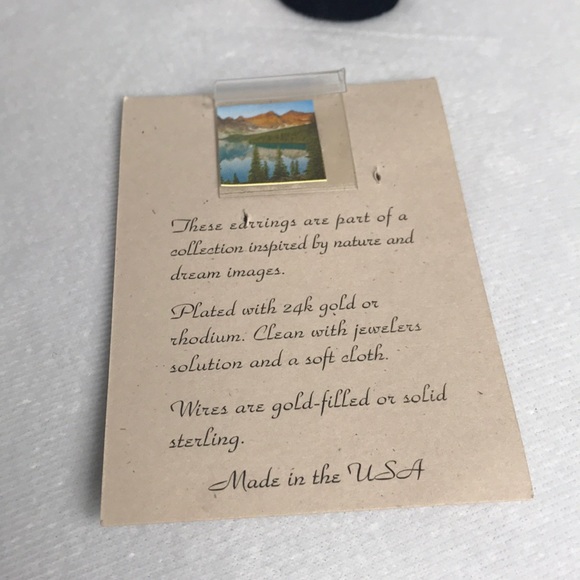 🌻3/25🌻 24k Gold Plated Floral Dangle Earrings - Picture 4 of 4